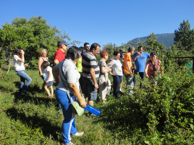 Granja. Familia productora del grupo de consumo del municipio de Urduña.